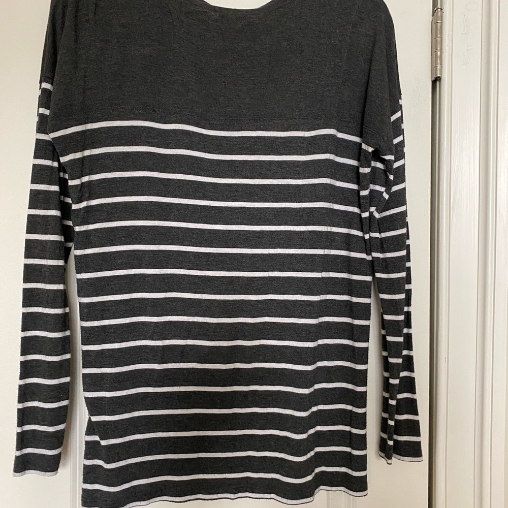 Zenana Outfitters Striped Gray Top - Size M